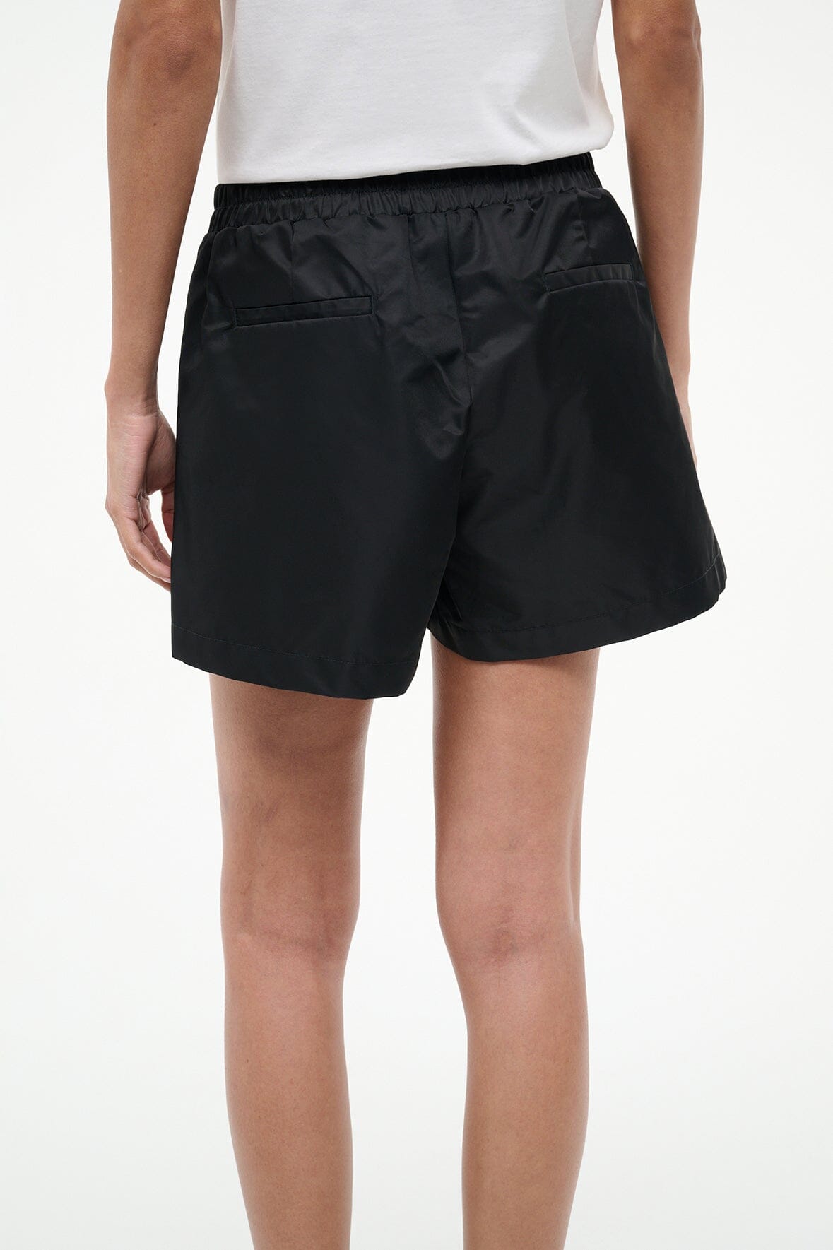 TAURUS SHORT | BLACK